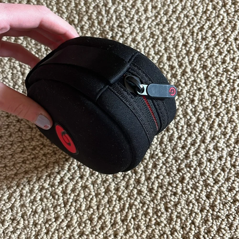 Beats by Dre wired, with case and adapter - Picture 3 of 10